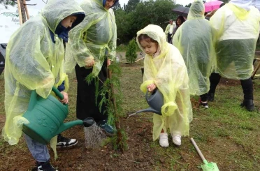 Sancaktepe’de yarının nefesi olacak binlerce fidan toprakla buluşturuldu 