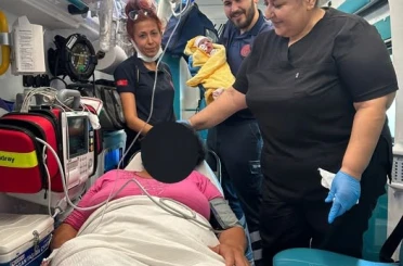 Sancıları başlayan anne hastaneye yetişemedi 