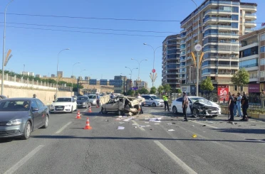 Şanlıurfa’da 4 aracın karıştığı zincirleme kazada 1 kişi yaralandı 