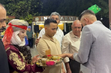 Şanlıurfa’da aşk mesafe tanımadı, ayrı ülkelerde aynı anda nişan yapıldı 