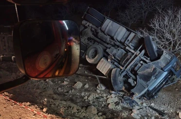 Şanlıurfa’da devrilen tırın sürücüsü hayatını kaybetti 