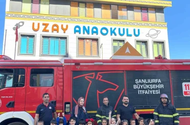 Şanlıurfa’da ihbara giden itfaiye ekiplerine miniklerden pasta sürprizi 