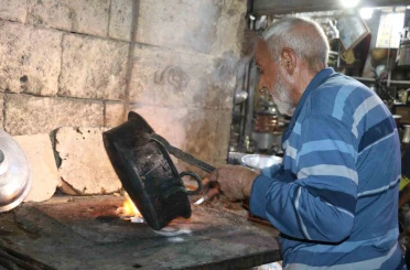 Şanlıurfa’da kalay ustası 75 yıldır mesleğini aşkla sürdürüyor 