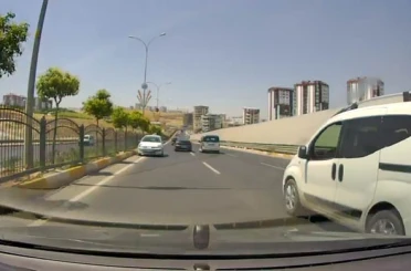 Şanlıurfa’da ters yönde ilerleyen sürücü kamerada 