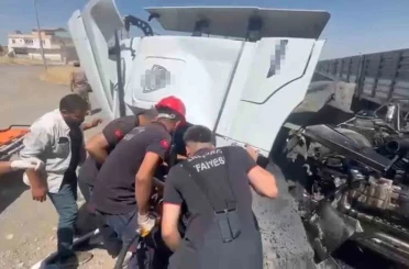 Şanlıurfa’da tır kamyonla çarpıştı: 1 ölü, 1 yaralı 