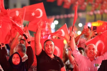 Şanlıurfa’da vatandaşlar meydanlara sığmadı 