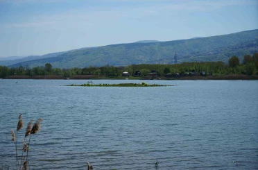 Sapanca Gölü çekildi: Gizemli ada yeniden ortaya çıktı 