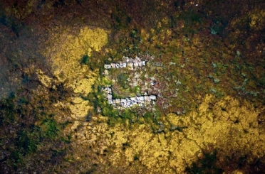 Sapanca’da gizemli taş yapı tekrar ortaya çıktı: Kazma-kürekle bölgeye gidenler merak uyandırdı 