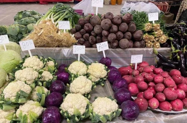 Sarıgöl Pazarı ata tohumlu sebzelerle renklendi 