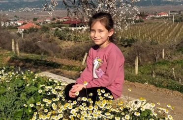 Sarıgöl’de bademler çiçek açtı papatyalar tarlaları süsledi 