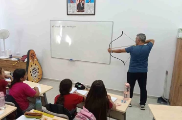 Sarıgöl’de okullarda "Geleneksel Türk Okçuluğu" tanıtımı yapıldı 