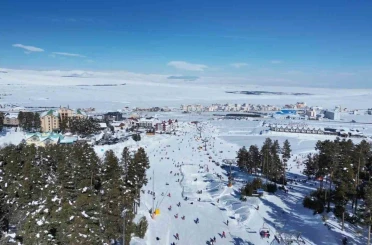 Sarıkamış Kayak Merkezi doldu taştı 