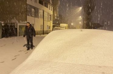 Sarıkamış’a kış geri döndü: Kar kalınlığı 15 santimetreyi aştı 