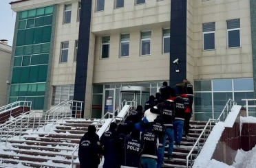 Sarıkamış’ta uyuşturucu taciri 5 kişi tutuklandı 