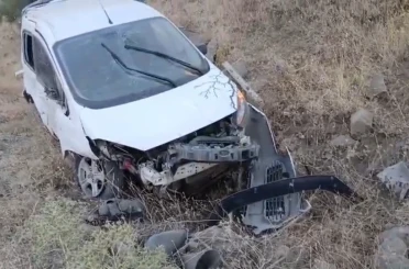 Sason’da hafif ticari araç takla attı: 1 yaralı 