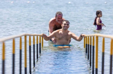 Seferihisar’ın berrak sularında özgürlüğe yüzdüler 