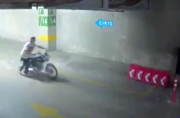 Şehir hastanesinin otoparkından iki motosiklet çaldı: O anlar kameraya yansıdı 