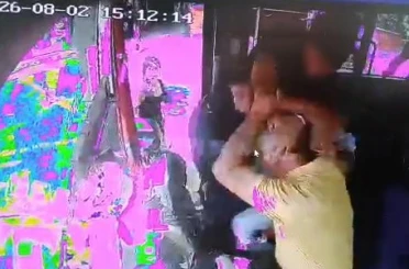 Şehir magandası otobüs şoförüne saldırdı 