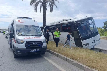 Şehirlerarası yolcu otobüsü Çevreyolu’nda refüje çıktı: 1 yaralı 