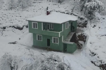 Şehit ailesi harabe köy evinden kurtuldu, yeni yuvalarına kavuştu 