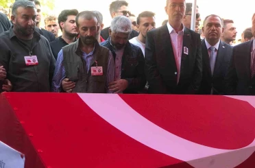 Şehit polis memleketi Şanlıurfa’da gözyaşları arasında defnedildi 