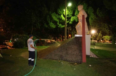 Şehzadeler’de gece sulama dönemi 