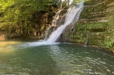 Şelaleden düşen genç yaralandı 