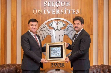 Selçuk Üniversitesi ile Zarmed Üniversitesi iş birliğini güçlendiriyor 