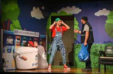 Selçuklu Belediyesi tiyatro oyunu ile öğrencilere sıfır atık bilinci kazandırıyor 