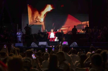 Selda Bağcan, ’Mersin Gençlik Festivali’ kapsamında sahne aldı 