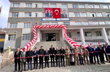 Şemdinli’de 24 sınıflı okul ile aile sağlığı merkezi açıldı 