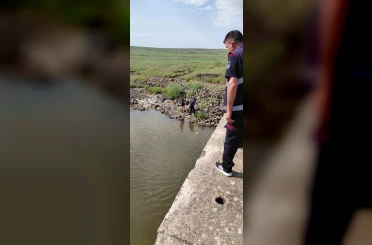 Serinlemek için girdiği derede boğulma tehlikesi geçirdi 