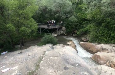 Serinlemek için gölete giren genç boğuldu 