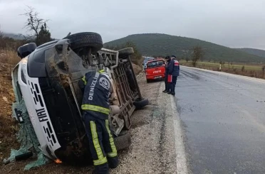 Servis aracının yan yatmasıyla 9 kişi yaralandı