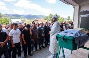 Sevilen muhtar son yolculuğuna uğurlandı 