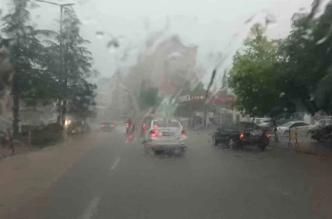 Seydişehir’de sağanak etkili oldu, iş yerlerini su bastı 