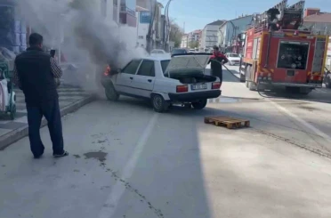 Seyir halindeki araçta yangın paniği 