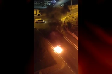 Seyir halindeki motosiklet alev alev yandı 