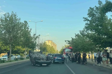 Seyir halindeki otomobil takla attı: 2 yaralı 