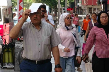 Sıcak ve nem hayatı olumsuz etkiliyor: Uzmanlar bol su tüketilmesini öneriyor 