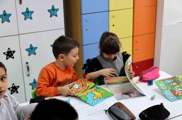 Sıfır Atık Günü’nde öğrencilere kitap seti hediyesi