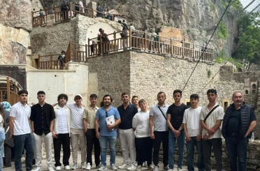 Sıfır atık yarışmasında başarılı olan öğrencilere gezi ödülü 