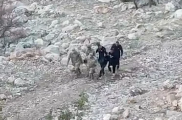 Siirt’te araç şarampole yuvarlandı: 1’i ağır 4 yaralı 