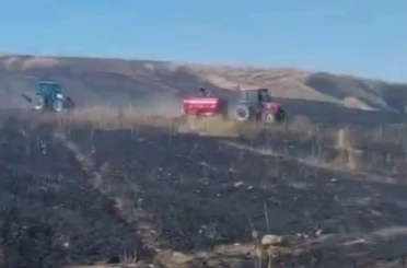 Siirt’te biçerdöverden çıkan yangında 50 dönümlük ekili alan yandı 