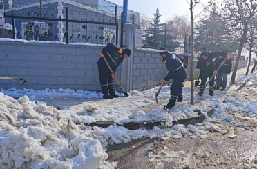 Siirt’te karla mücadele çalışmaları aralıksız sürüyor 