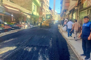 Siirt’te Sakıp Beygo Caddesi’nde asfalt çalışması yapıldı 