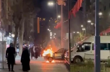 Siirt’te seyir halindeki otomobil alev alev yandı