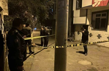 Silahlı kavgada evinin önünde duran genç kadın başından vurularak hayatını kaybetti 