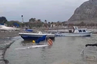 Silifke’de fırtına tekneleri batırdı 