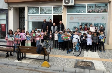 Simav Diyanet Genç Ofisi’nden öğrencilere hediye sürprizi 